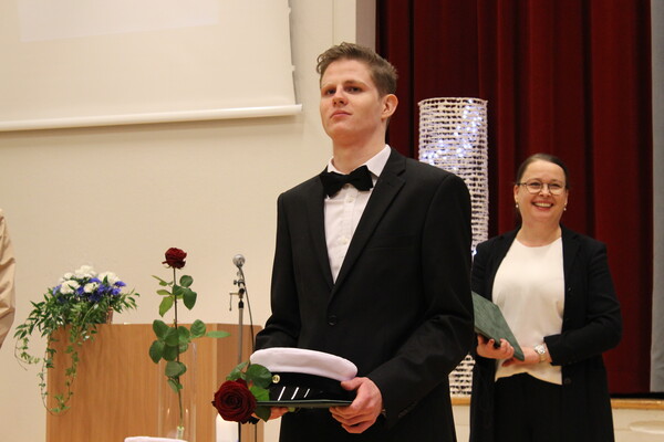 ylioppilaan lakitus