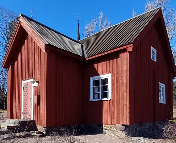 Västra tullstugan ligger brevid Ulrika Eleonora kyrkan i Kristinestad