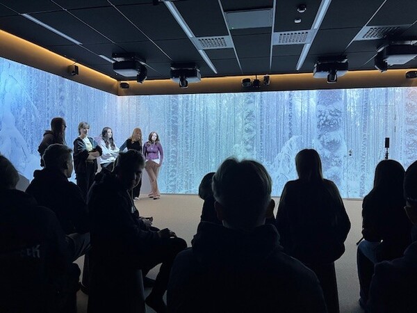 opiskelijat luokassa