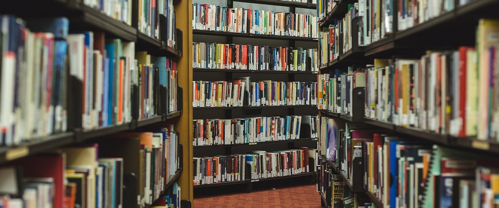 books 2562331 1281