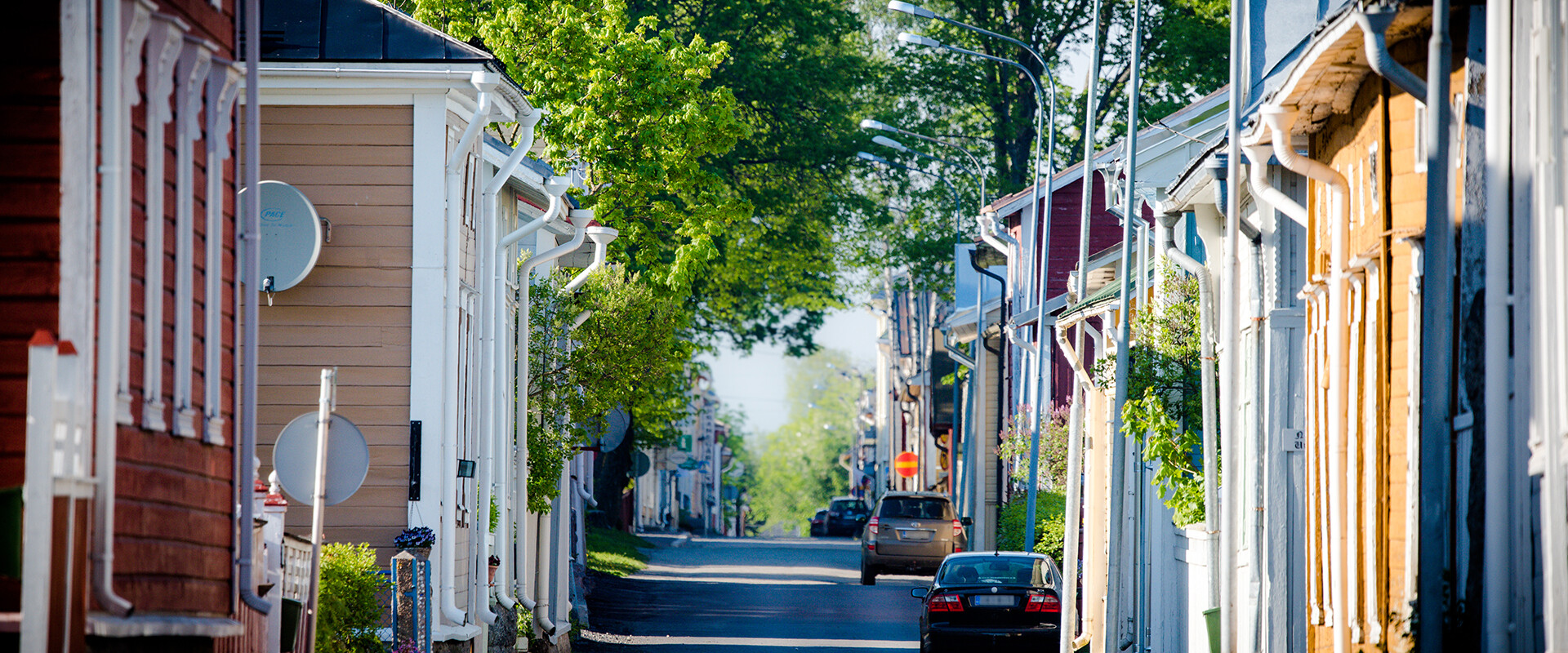 Puutalomiljöö.
