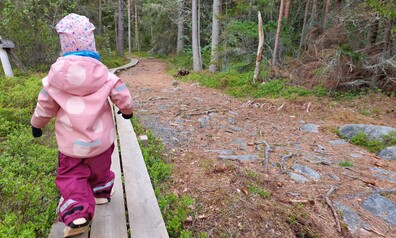 Naturstigpromenad liggande Kajsa Snickars2