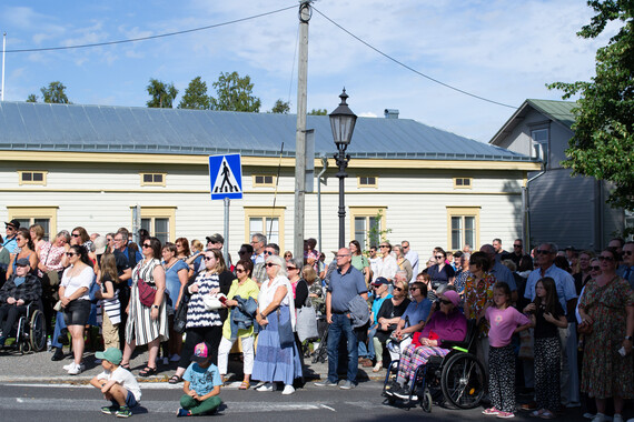 Juhlaylesö.