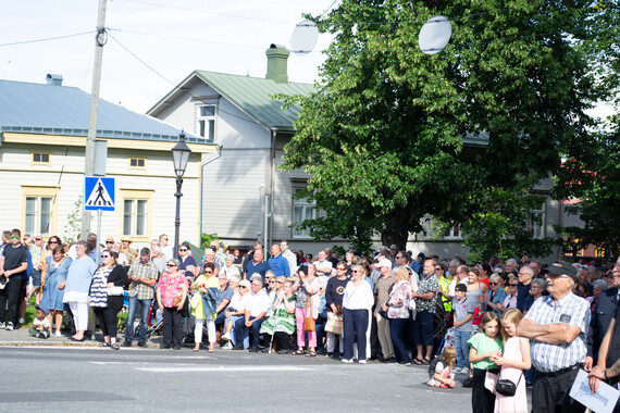 Paljon yleisöä.