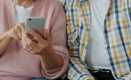 Kristinestad erbjuder kostnadsfritt digistöd för seniorer