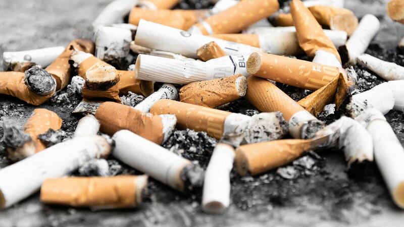 Släng inte cigarettfimpar på marken